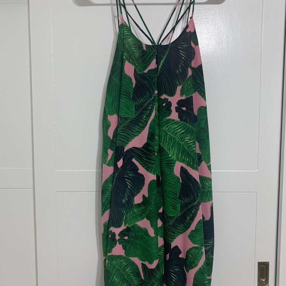 Flowy sleeveless dress With palm leaves